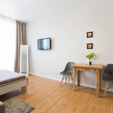 Cozy Apartment Beside Metro Yaroslava Mudroho, Universytet - Chernyshevska Str 95-6 Kharkov Exterior photo