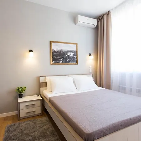 Cozy Apartment Beside Metro Yaroslava Mudroho, Universytet - Chernyshevska Str 95-6 Kharkov Exterior photo
