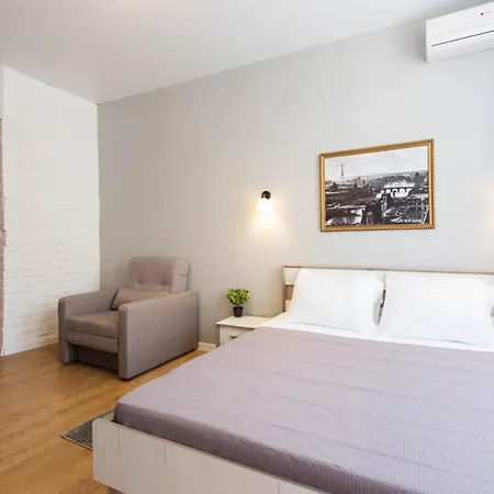 Cozy Apartment Beside Metro Yaroslava Mudroho, Universytet - Chernyshevska Str 95-6 Kharkov Exterior photo